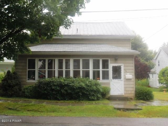 208 Chestnut Ave, Hawley, PA 18428 - photo 1
