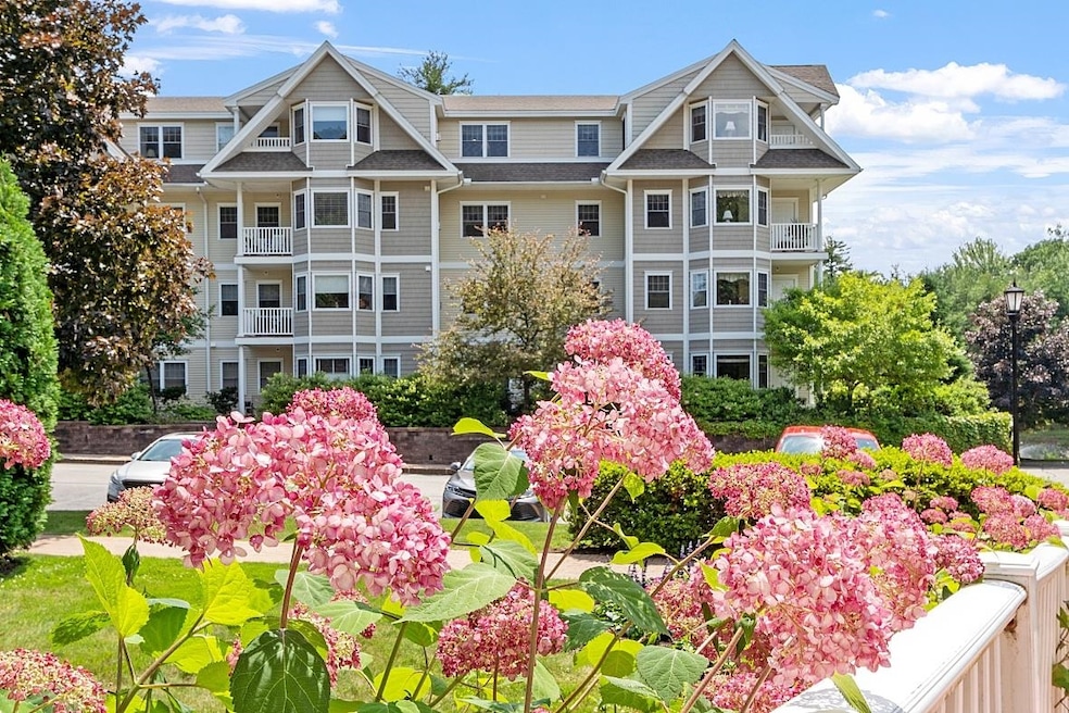 2 Sterling Hill Ln unit 242, Exeter, NH 03833 - photo 1