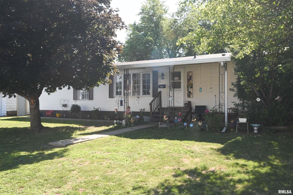 1539 Delavan St, Lincoln, IL 62656 - photo 1