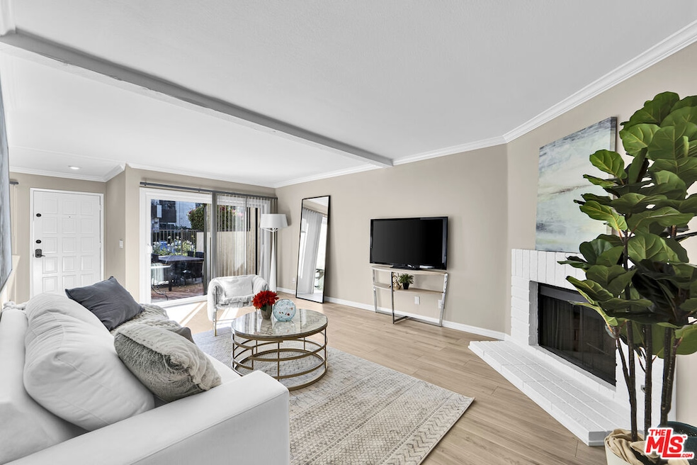 5800 Owensmouth Ave unit 40, Woodland Hills, CA 91367 - photo 1