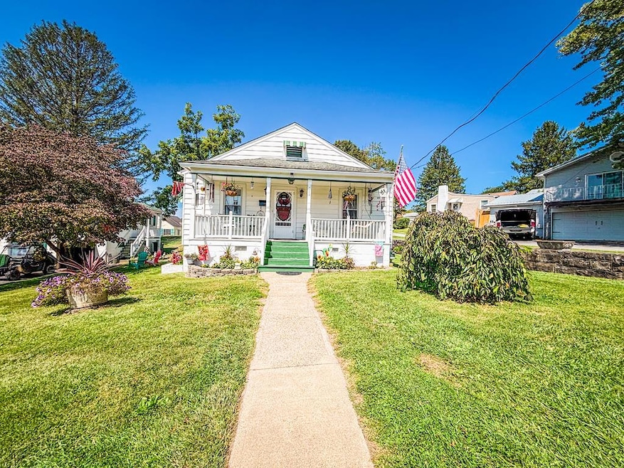 111 Sanger St, Oak Hill, WV 25901 - photo 1