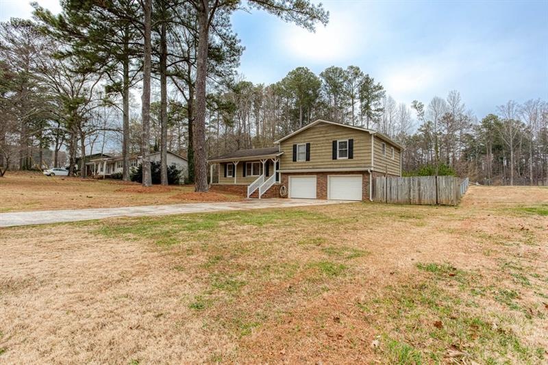 2464 Nowlin Cir, Acworth, GA 30102 - photo 1