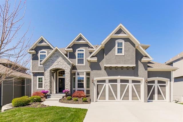 9767 Shady Bend Cir, Lenexa, KS 66227 - photo 1