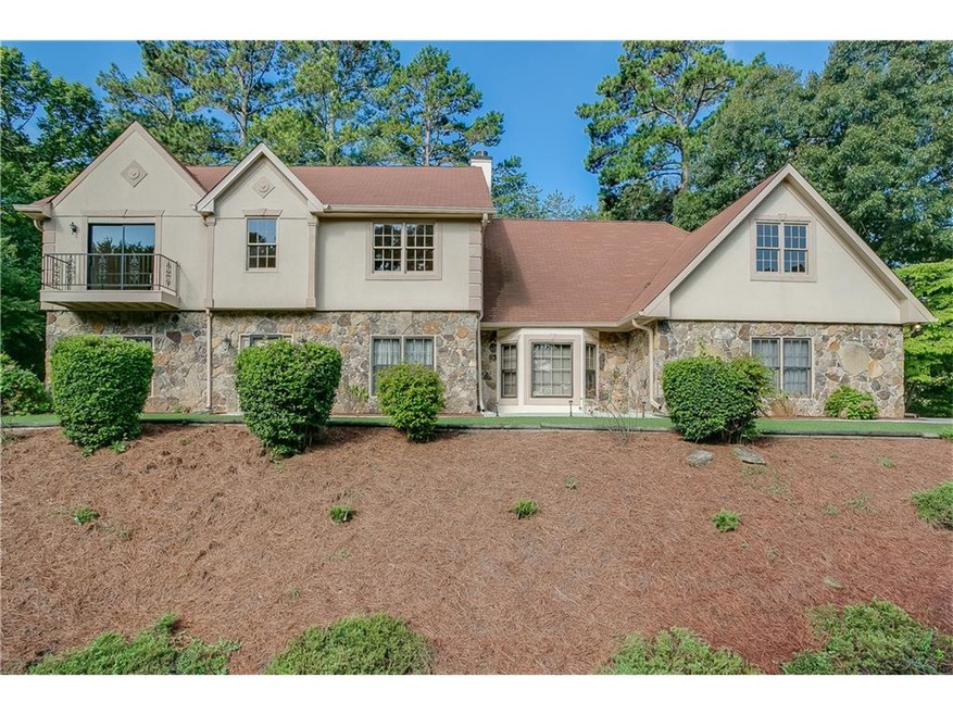 Gorgeous Tudor style home in a great neighborhood!