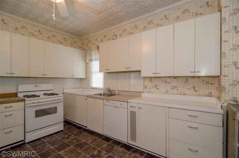 1010 Cedar St, Niles, MI 49120 - photo 1