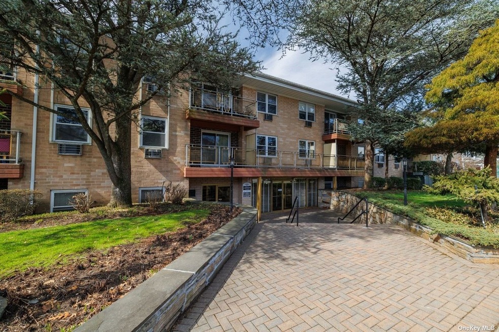 157 Hempstead Ave unit 3B, Lynbrook, NY 11563 - photo 1