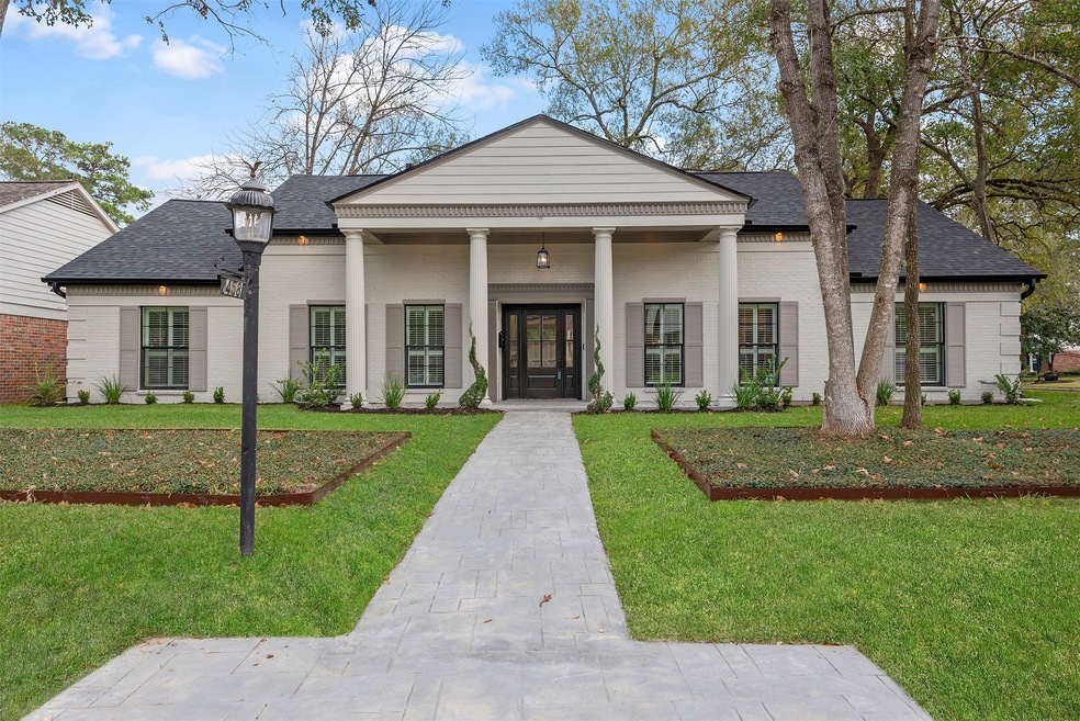 458 Yorkchester Dr, Houston, TX 77079 - photo 1