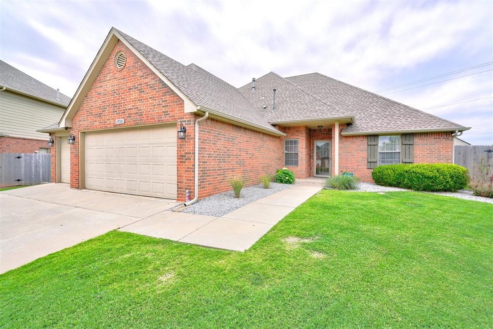 17501 Sparrowhawk Ln, Edmond, OK 73012 - photo 1