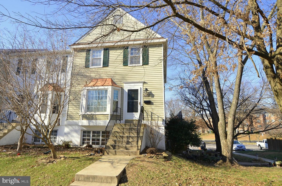 1452 Vineyard Ct unit 111, Crofton, MD 21114 - photo 1