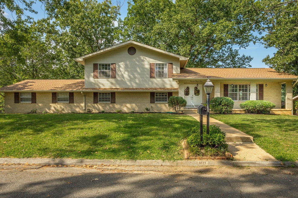 1427 Highcrest Drive-3