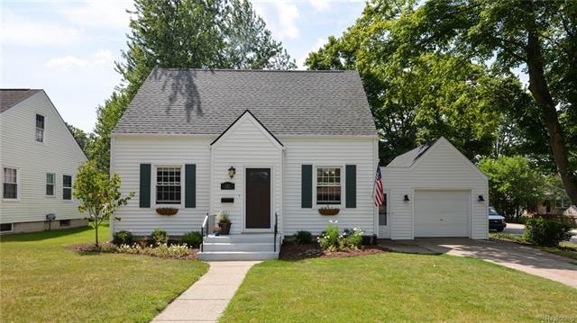 Welcome home to 141 Riddle St.