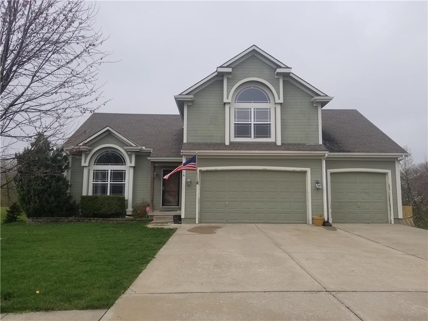 716 Ridge Crest Dr, Raymore, MO 64083 - photo 1