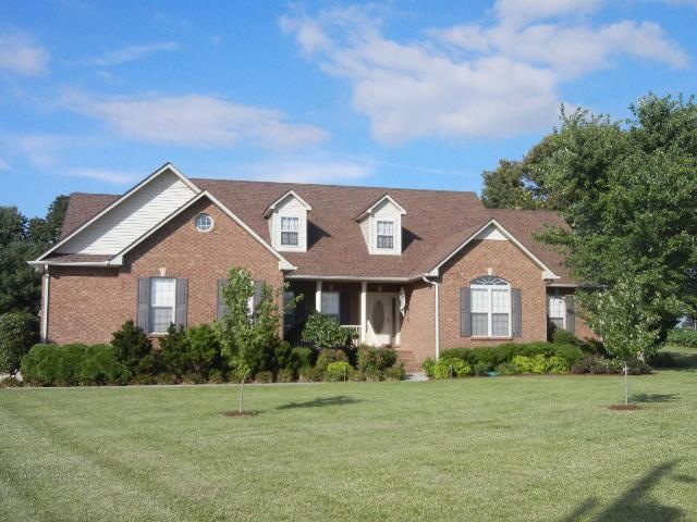 All Brick Home like brand new located in Richland Hills, an Upscale neighborhood approx 2 miles from I-24. Lovely landscaping and a comfortable size front porch.