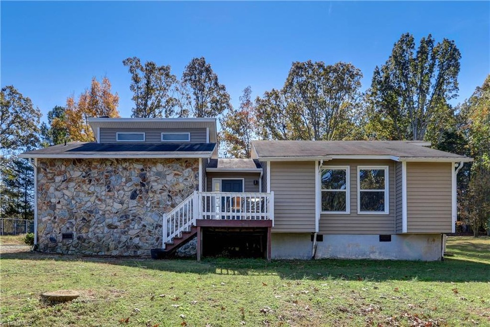 2405 Burnette Dr, Greensboro, NC 27406 - photo 1