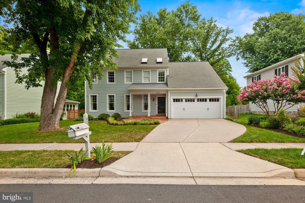 602 Glyndon St SE, Vienna, VA 22180 - photo 1