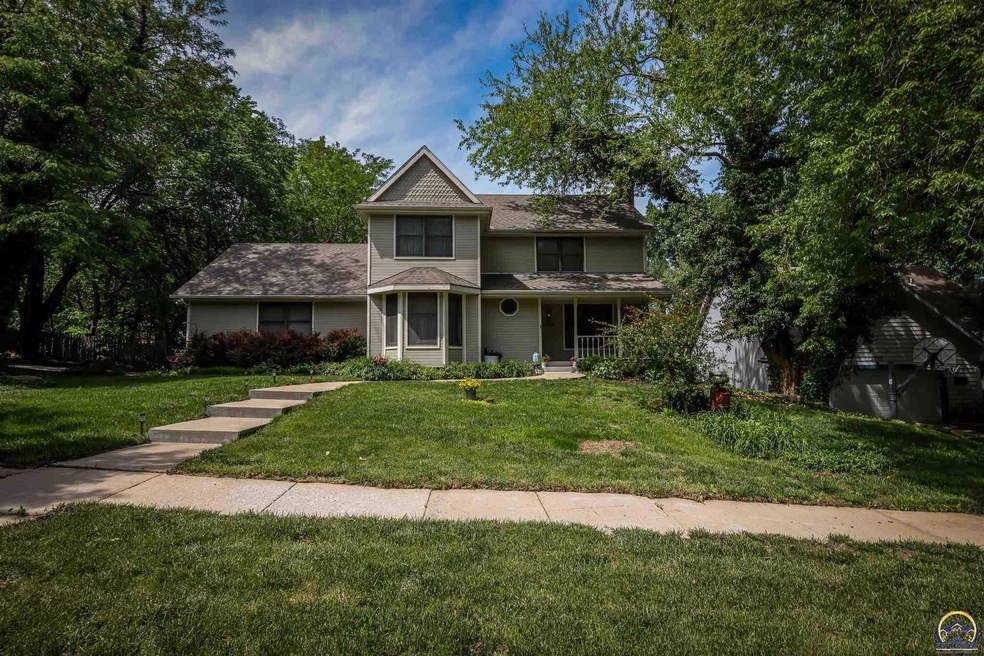 3776 SW Wood View Dr, Topeka, KS 66610 - photo 1