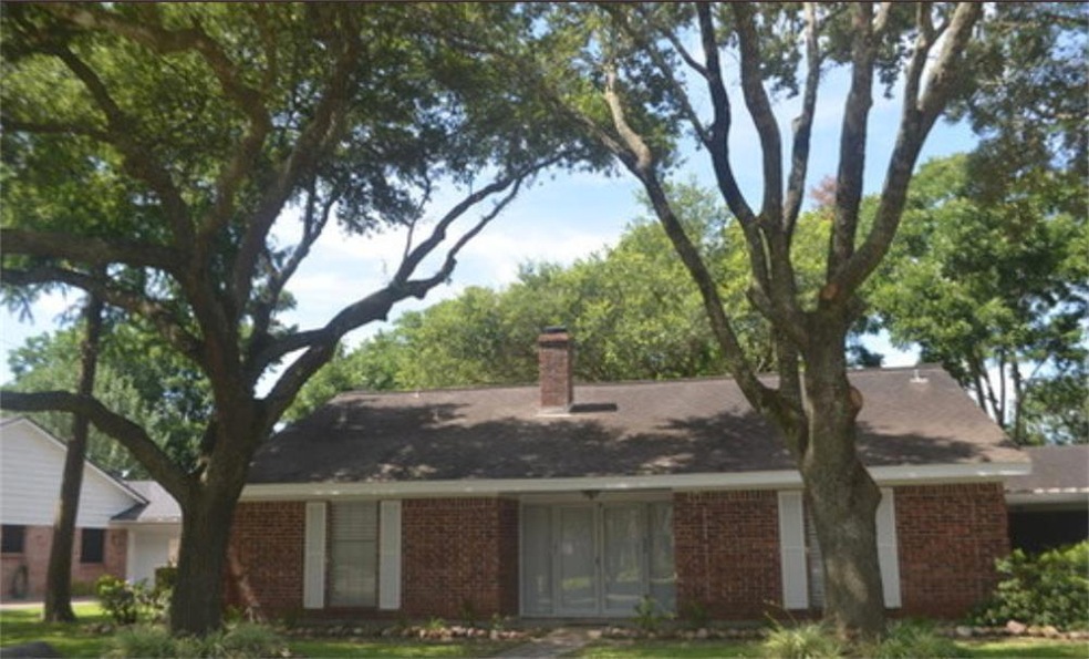 808 Michael St, Alvin, TX 77511 - photo 1