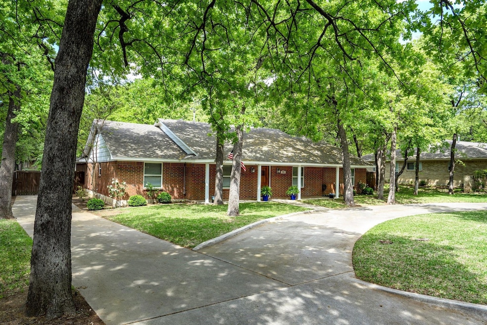 1910 Stonegate Dr, Denton, TX 76205 - photo 1