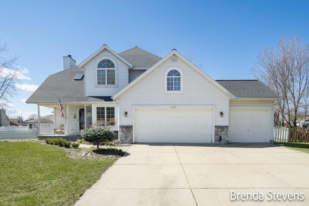 2-web-or-mls-2281-vantage-ct-se