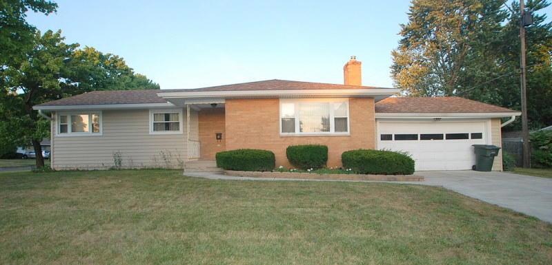 927 Norris Dr, Columbus, OH 43224 - photo 1