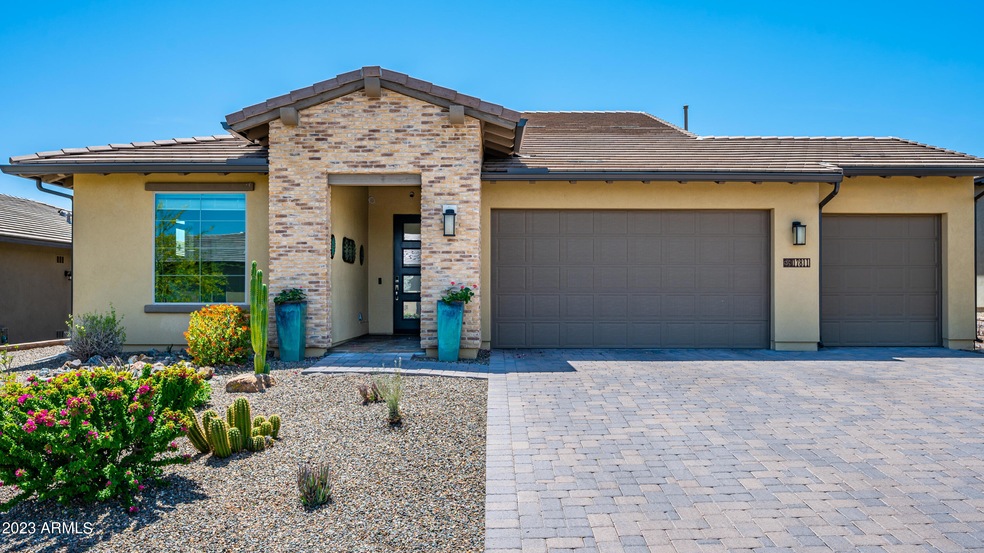 Beautiful Home 3 Car Garage