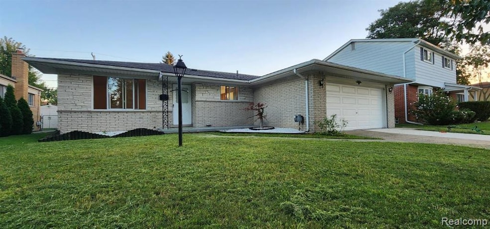 8330 Sunburst, Center Line, MI 48015 - photo 1