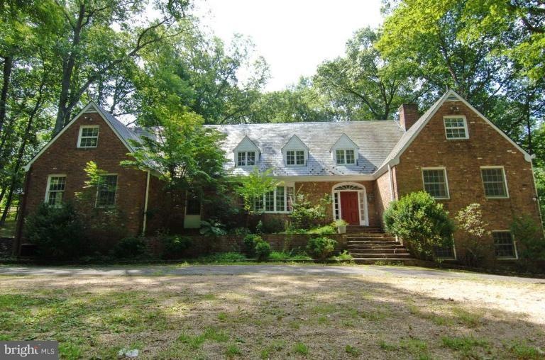 23406 Korea Ln, Middleburg, VA 20117 - photo 1