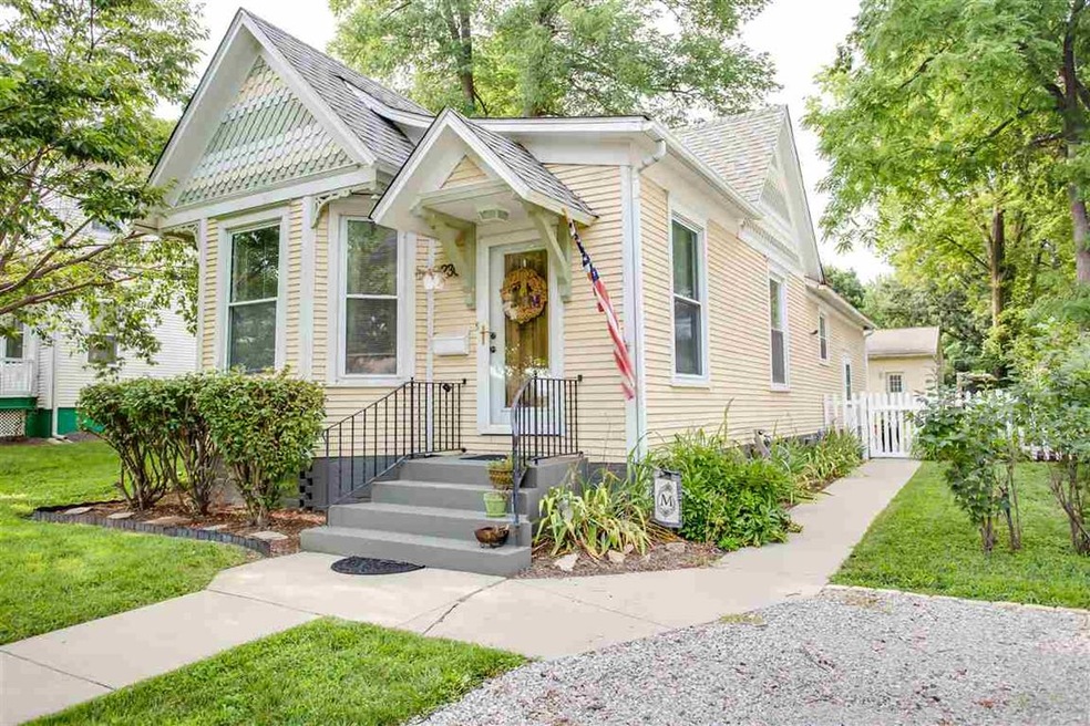 230 8th St, Lincoln, IL 62656 - photo 1