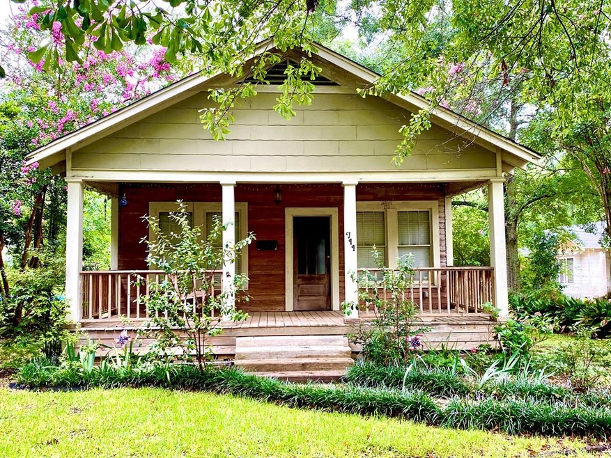 711 Northwest Ave, McComb, MS 39648 - photo 1