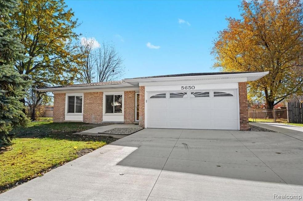 5650 Willow Creek Dr, Canton, MI 48187 - photo 1