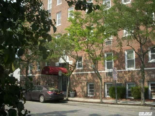 302 Longacre Ave unit D4, Woodmere, NY 11598 - photo 1