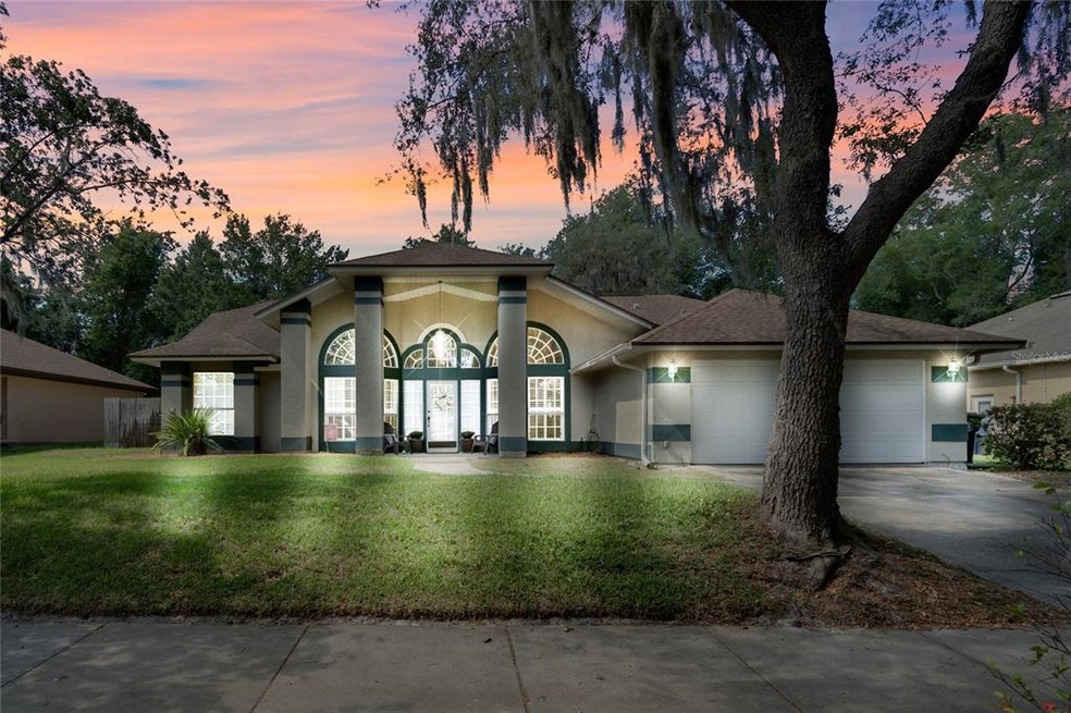 Home in the heart of Oviedo on a 1/4 acre lot in t