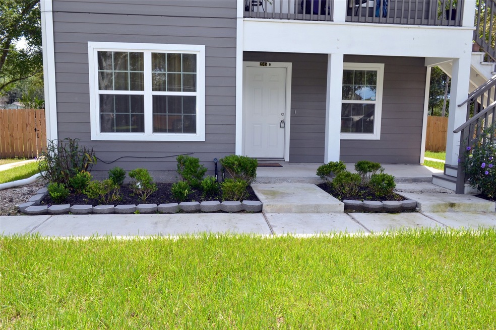 2045 W Blum St unit A, Alvin, TX 77511 - photo 1