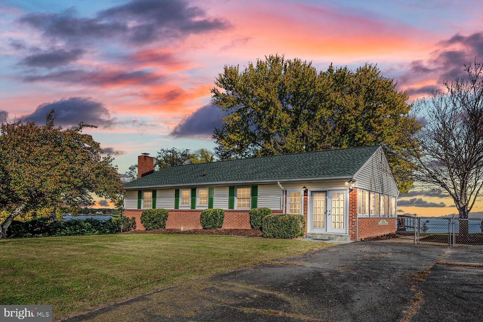 294 E Potomac Dr, Colonial Beach, VA 22443 - photo 1