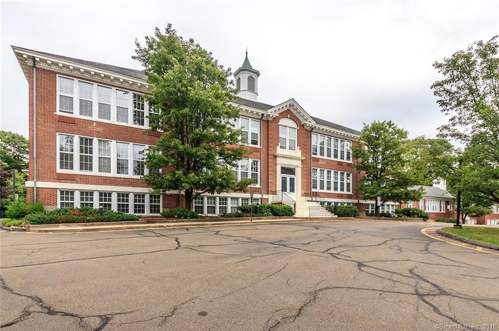 35 Bridge St unit 112, Westport, CT 06880 - photo 1