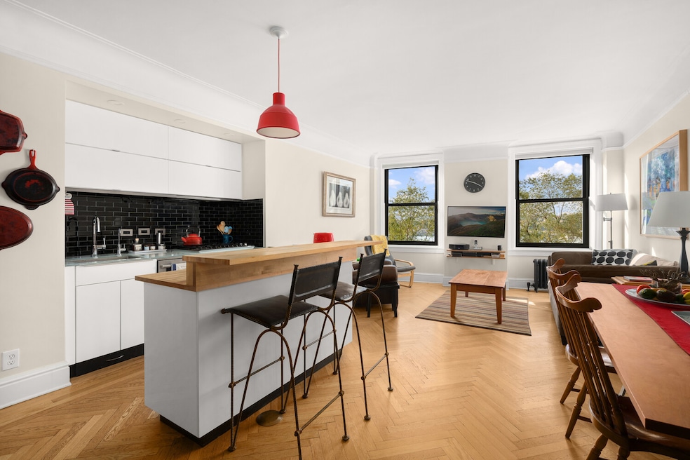 For Sale $895,000 • Co-Listing Agent