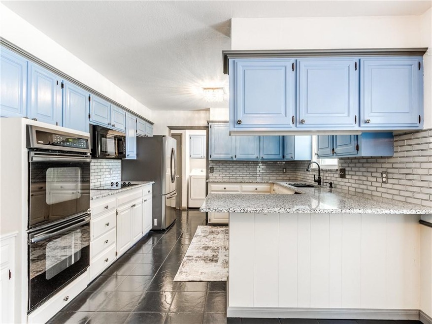 2605 NW 121st St, Oklahoma City, OK 73120 - photo 1