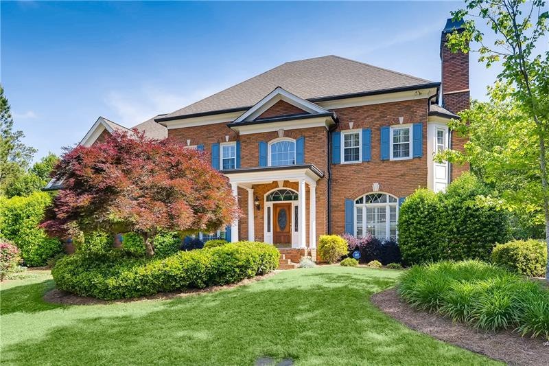 Lovely Brick Traditional on quiet cul-de-sac stree