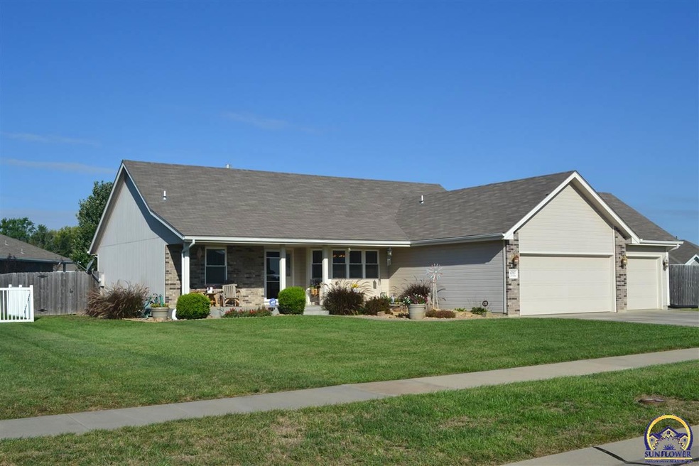 4707 SW Misty Harbor Dr, Topeka, KS 66610 - photo 1