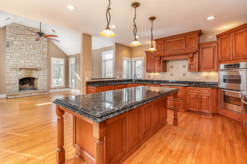 830 Prairie Ave, Naperville, IL 60540 - photo 1