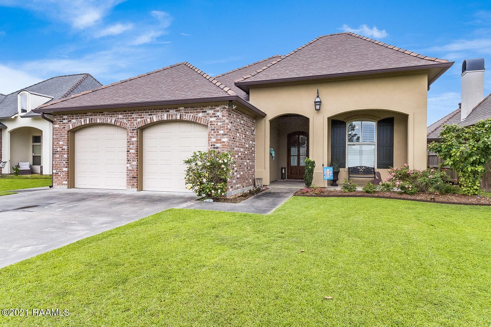 329 Dunvegan-1