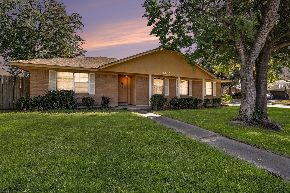 1405 London St, Pasadena, TX 77502 - photo 1