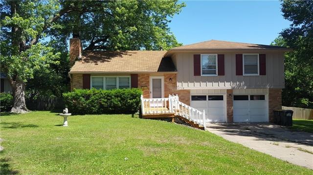 10508 W 70th St, Shawnee, KS 66203 - photo 1