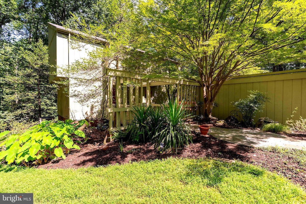 11301 Fieldstone Ln, Reston, VA 20191 - photo 1