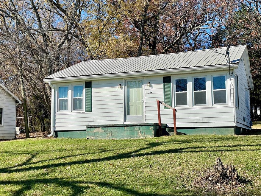 204 Sanderson Dr, Hopkinsville, KY 42240 - photo 1