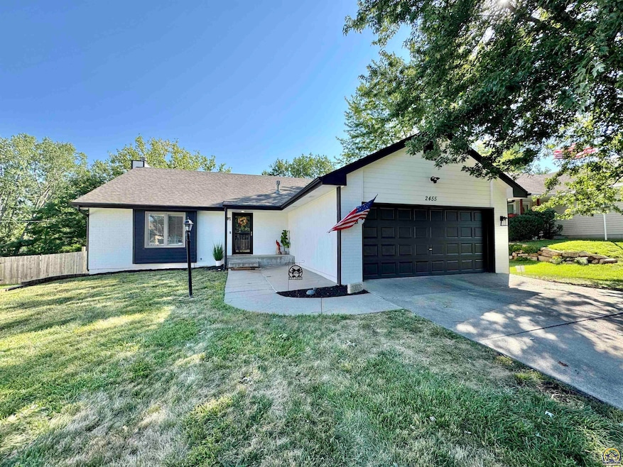 2455 SW Kingsrow Rd, Topeka, KS 66614 - photo 1