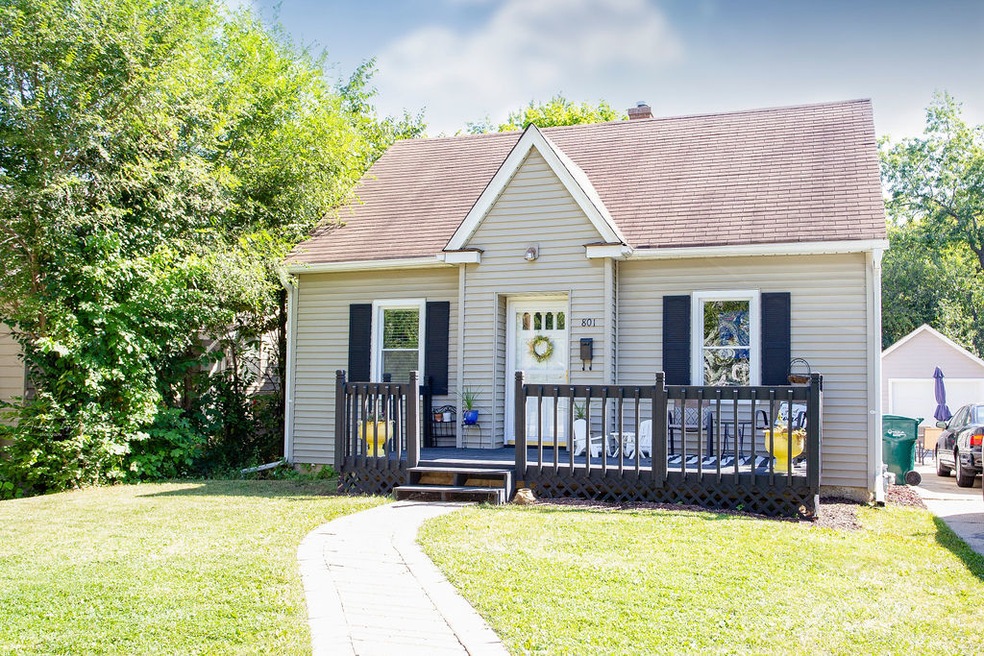 801 Flossmoor Ave, Waukegan, IL 60085 - photo 1