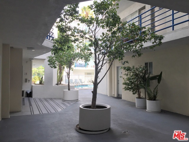 1750 N Sycamore Ave unit 406, Los Angeles, CA 90028 - photo 1