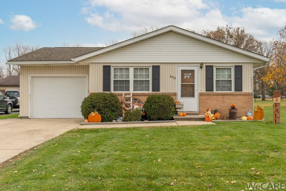 422 Erie St, Wapakoneta, OH 45895 - photo 1