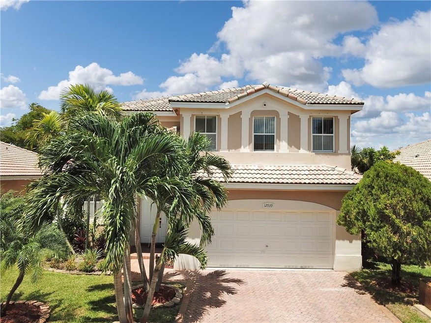 Exterior front of 5 bedroom home in Melrose Landin